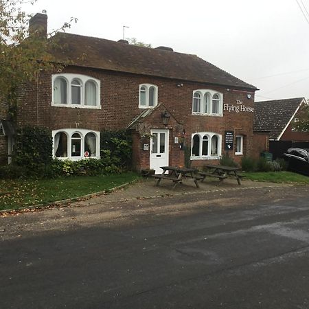 The Flying Horse Inn Boughton Aulph Eksteriør billede