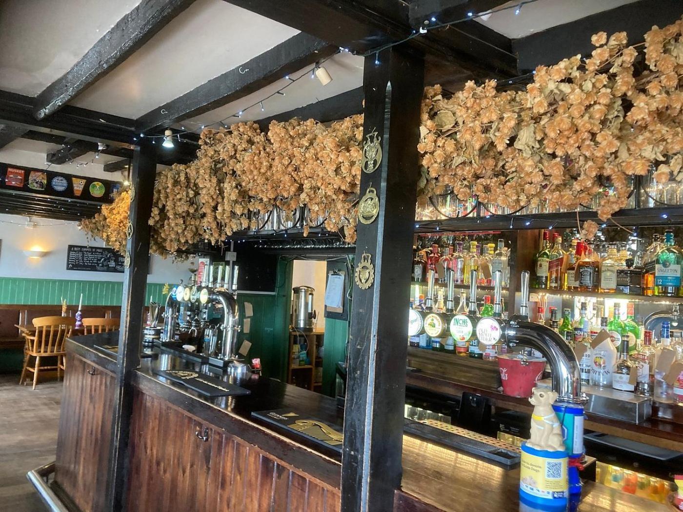 The Flying Horse Inn Boughton Aulph Eksteriør billede