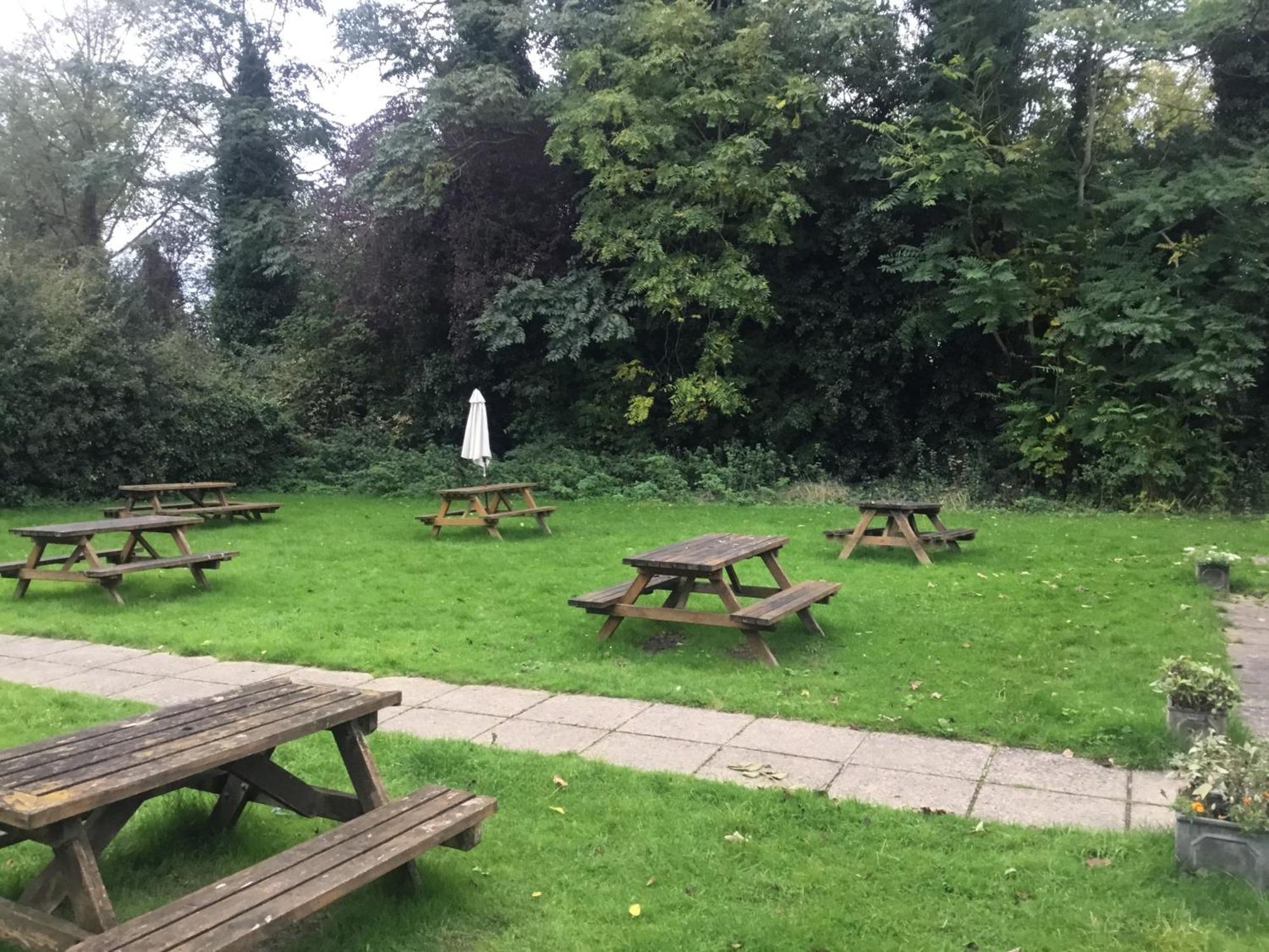 The Flying Horse Inn Boughton Aulph Eksteriør billede